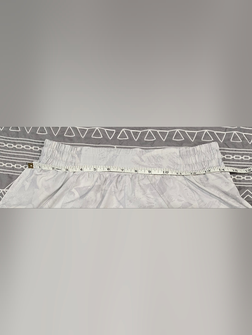 Lululemon Hotty Hot Lined Shorts Size 10 - Picture 4 of 7